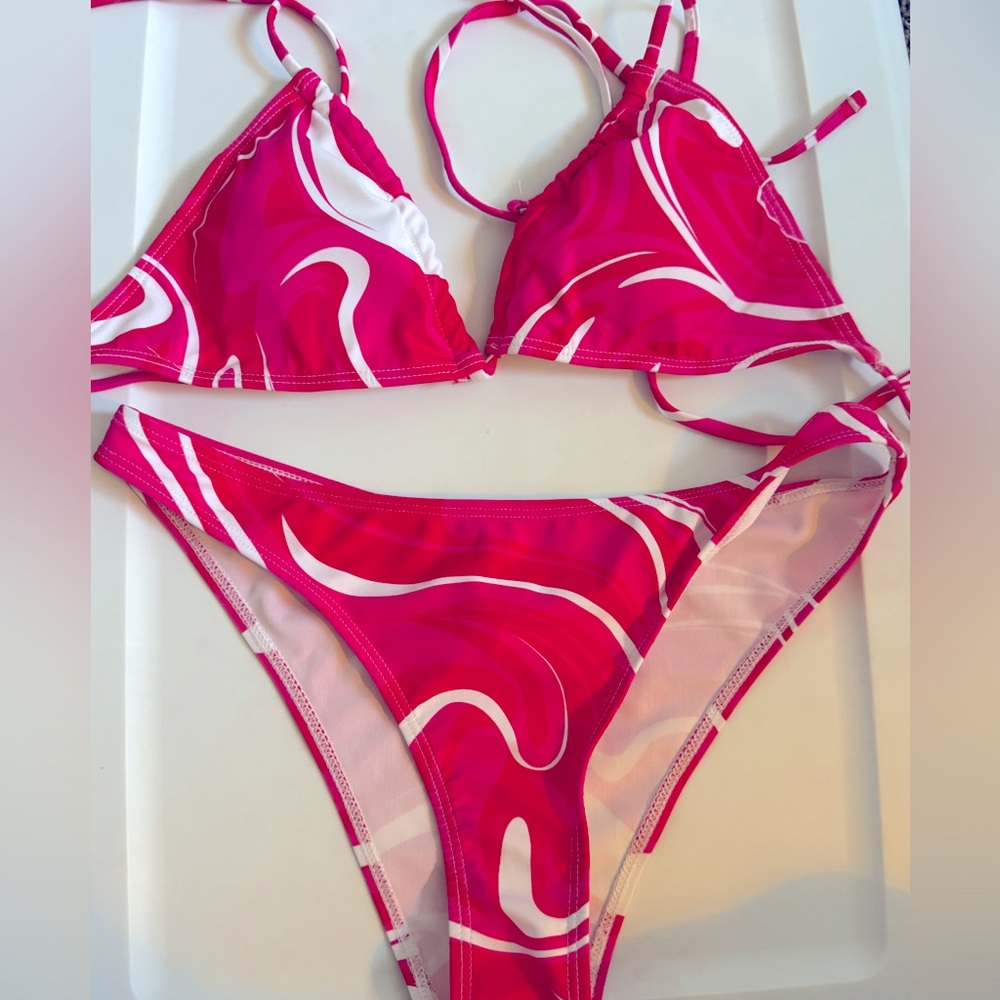 Pink bikini super cute. Never worn in great condition.